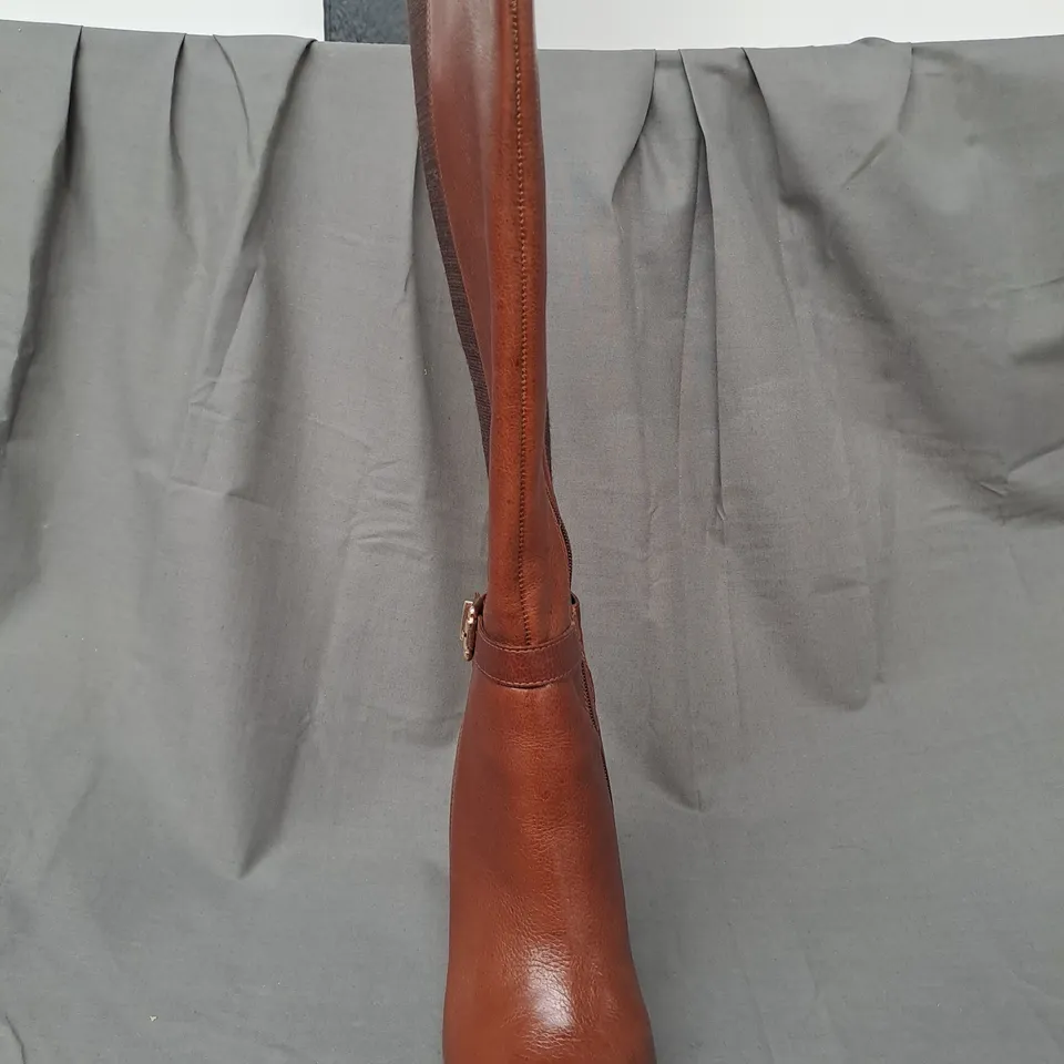 BOXED PAIR OF DUNE LONDON 511 SAREENA HEELED KNEE-HIGH BOOTS IN TAN SIZE 8
