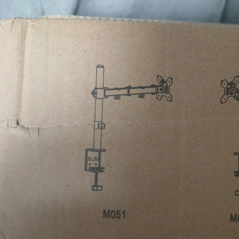 BOXED M051 MONITOR ARM DESK MOUNT