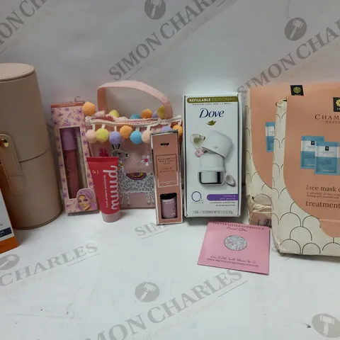LOT OF APPROX 15 ASSORTED BEAUTY ITEMS TO INCLUDE FLORENCE C FACIAL SERUM, ELIZABETH WILLIAMS FRAGRANCE OIL, CHAMPNEYS FACE MASK COLLECTION, ETC