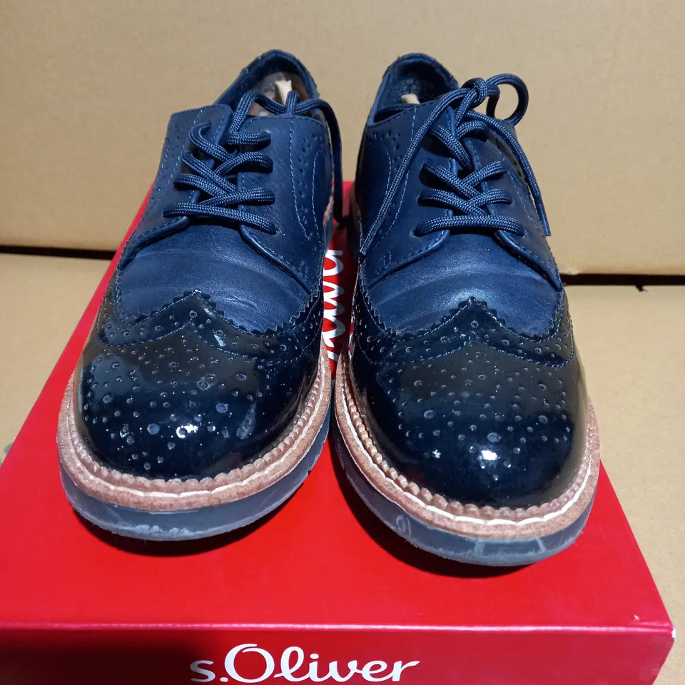 S. OLIVER LACE-UP SHOES NAVY - SIZE 5