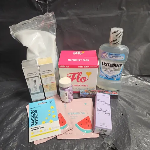 APPROXIMATEY 20 ASSORTED HEALTH AND BEAUTY PRODUCTS TO INCLUDE - REHAB 3.0 SLEEP SERUM - KVD FULL SLEEVE MASCARA - AKT DEODORANT BALM - ETC