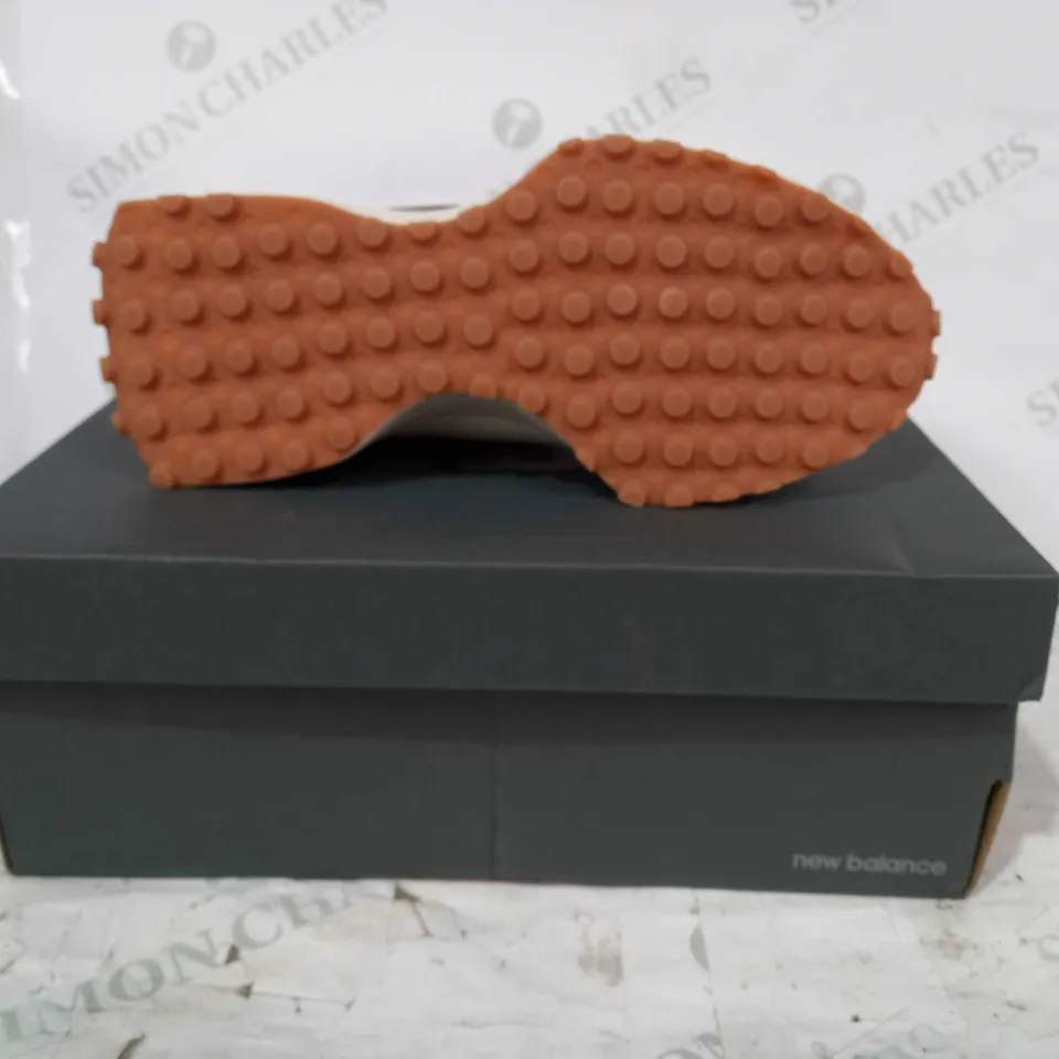 BOXED PAIR OF NEW BALANCE 327 SHOES IN CREAM/BROWN UK SIZE 6.5