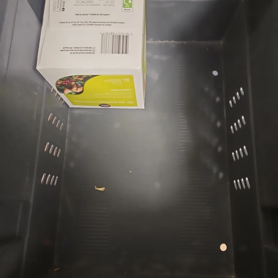 APPROXIMATELY 10 ASSORTED FOOD ITEMS TO INCLUDE - CANDY KITTENS RHUBARD & CUSTARD - LINDT MINT DARK CHOCOLATE - DOLCE GUSTO CAPPUCINO PODS - ETC