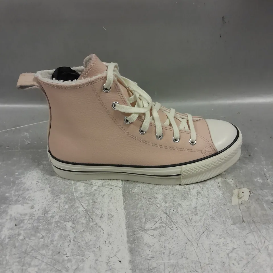 PAIR OF CONVERSE ALL STAR SHOES IN PALE PINK SIZE UK 7