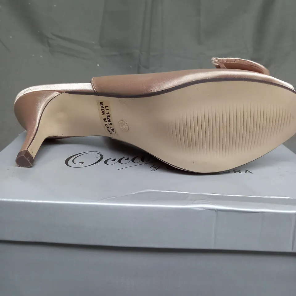 BOX OF 10 PAIRS OF CHAMPAGNE HIGH HEELED SHOES 