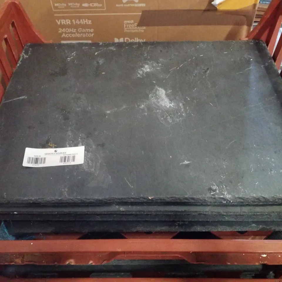 5 CRATES CONTAINING APPROXIMATELY 33 SLATE PANELS - APPROXIMATELY 60×45CM