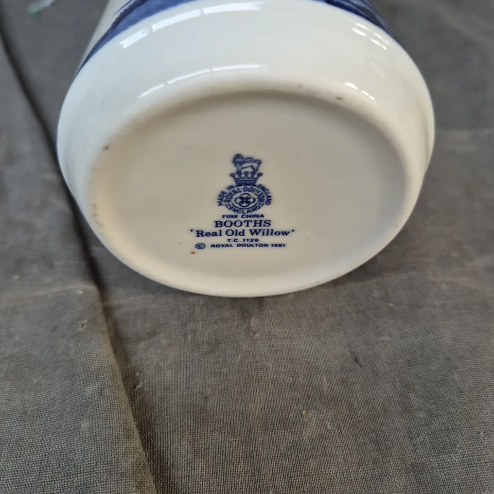 ROYAL DOULTON, 1981. BOOTH'S REAL OLD WILLOW BLUE & WHITE PORCELAIN VASE