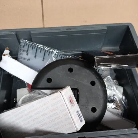 BOX OF APPROXIMATELY 10 ASSORTED GOODS INCLUDING SIMPLE SHARP BLADE SHARPENER, ETOPGO DIY STRING LIGHTS AND 2X PADLOCKS
