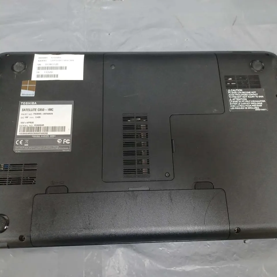 TOSHIBA SATELLITE C850-1MC	15 INCH PENTIUM B960 2.20GHZ