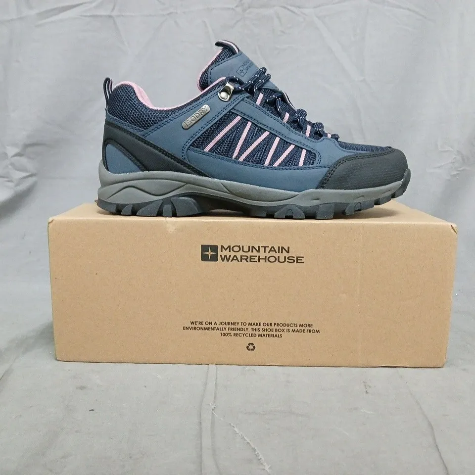 BOXED PAIR OF MOUNTAIN WAREHOUSE PATH WOMEN'S OUTDOOR WATERPROOF WALKING SHOES IN NAVY/LIGHT PURPLE SIZE UK 6