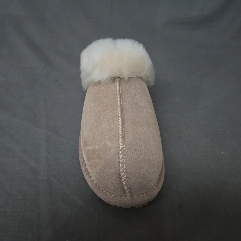 BOXED PAIR OF UGG SLIPPERS IN BEIGE EU SIZE 40