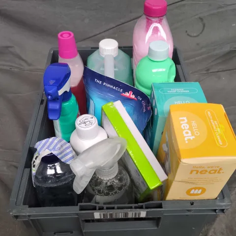 APPROXIMATELY 10 ASSORTED HOUSEHOLD LIQUID PRODUCTS TO INCLUDE - SURFACE CLEANER , FLOOR CLEANER , ETC 