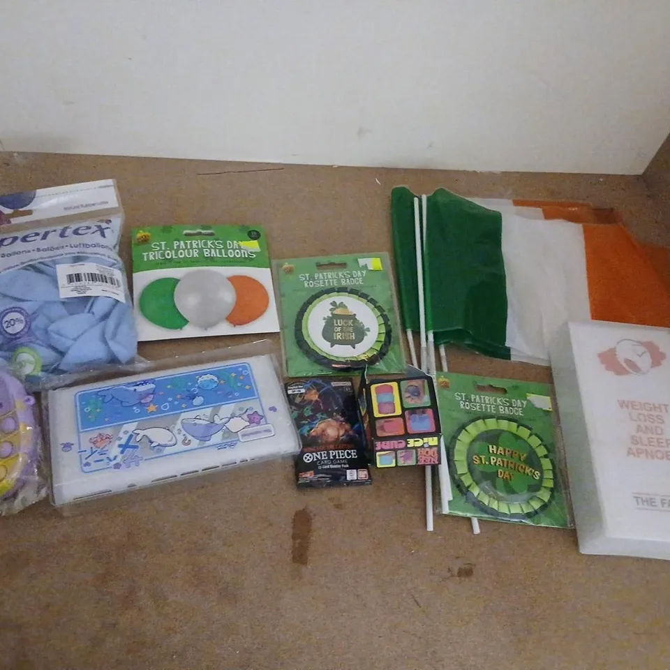 LARGE QUANTITY OF ASSORTED TOYS AND ACCESSORIES TO INCLUDE; ST PATRICKS DAY CELEBRATION PARAPHERNALIA WEIGHT LOSS AND SLEEP APNOEA THE FACTS, NEE DOH NICE CUBE AND BALLOONS