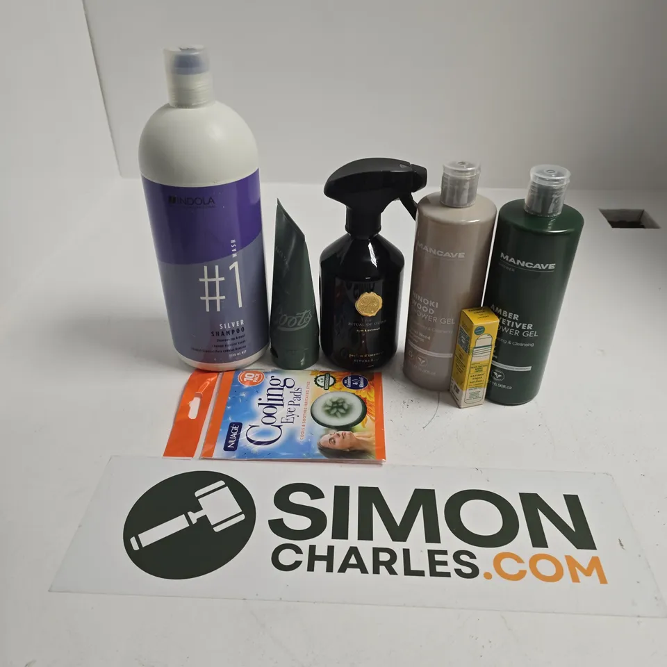APPROXIMATELY 15 ASSORTED HEALTH & BEAUTY PRODUCTS TO INCLUDE INDOLA SILVER SHAMPOO, MANCAVE SHOWER GEL, COOLING EYE PADS, ETC - COLLECTION ONLY