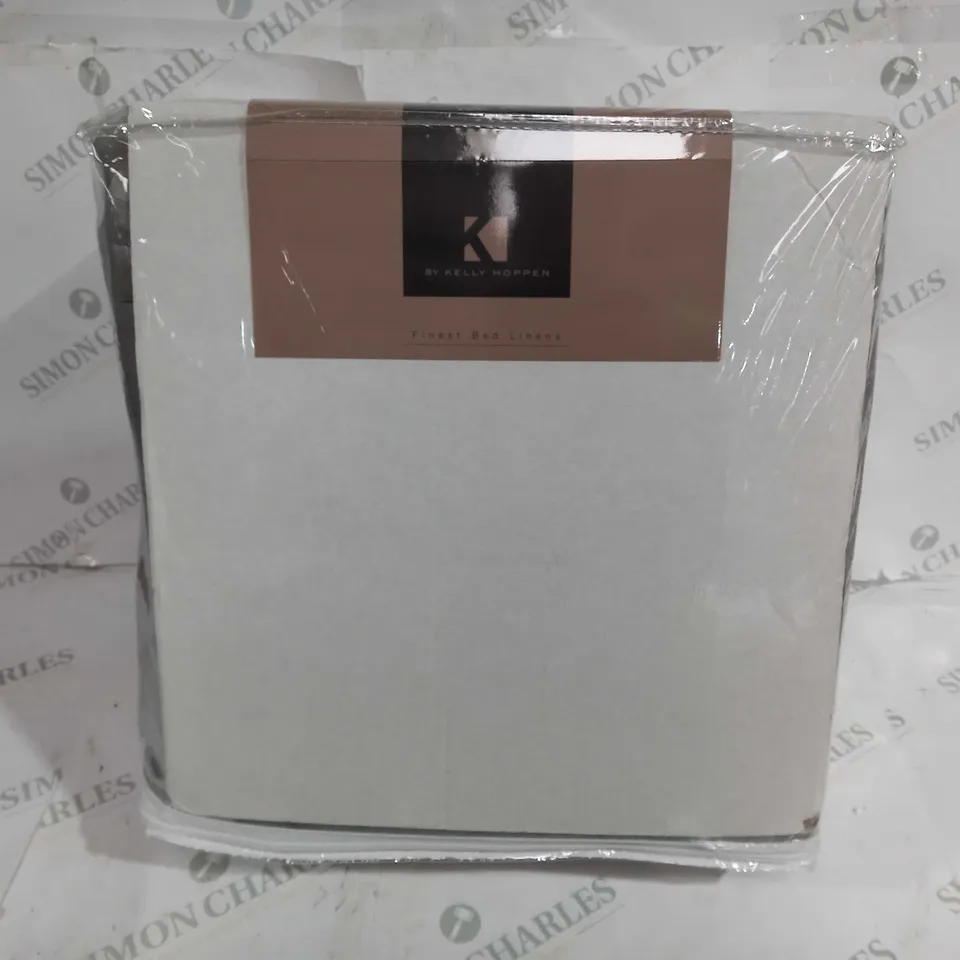 K BY KELLY HOPPEN LUXURY VELVET REVERSIBLE FILLED BEDSPREAD AND SET OF 2 SHAMS, SIZE: KING 