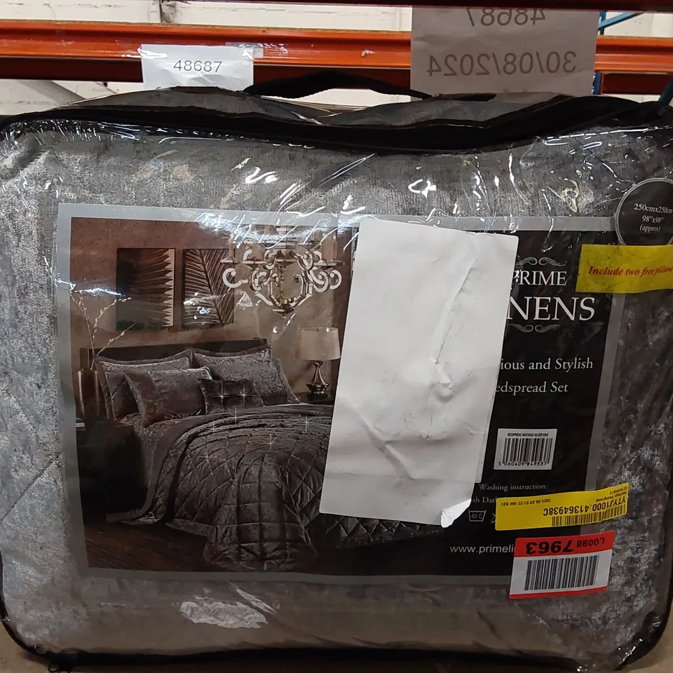 BAGGED SANTIAGO BEDSPREAD - APPROXIMATELY 250 X 250CM