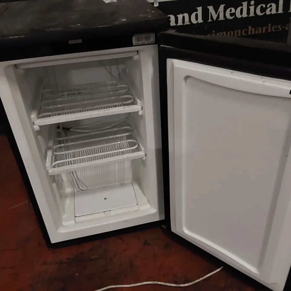 RUSSELL HOBBS FREESTANDING UNDETCOUNTER FREEZER IN BLACK - MODEL: RHUCFZ3B