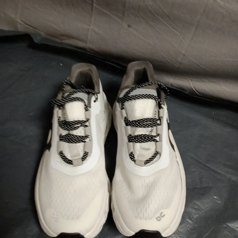 PAIR OF ON RUNNING CLOUD SNEAKERS –UK SIZE 6.5