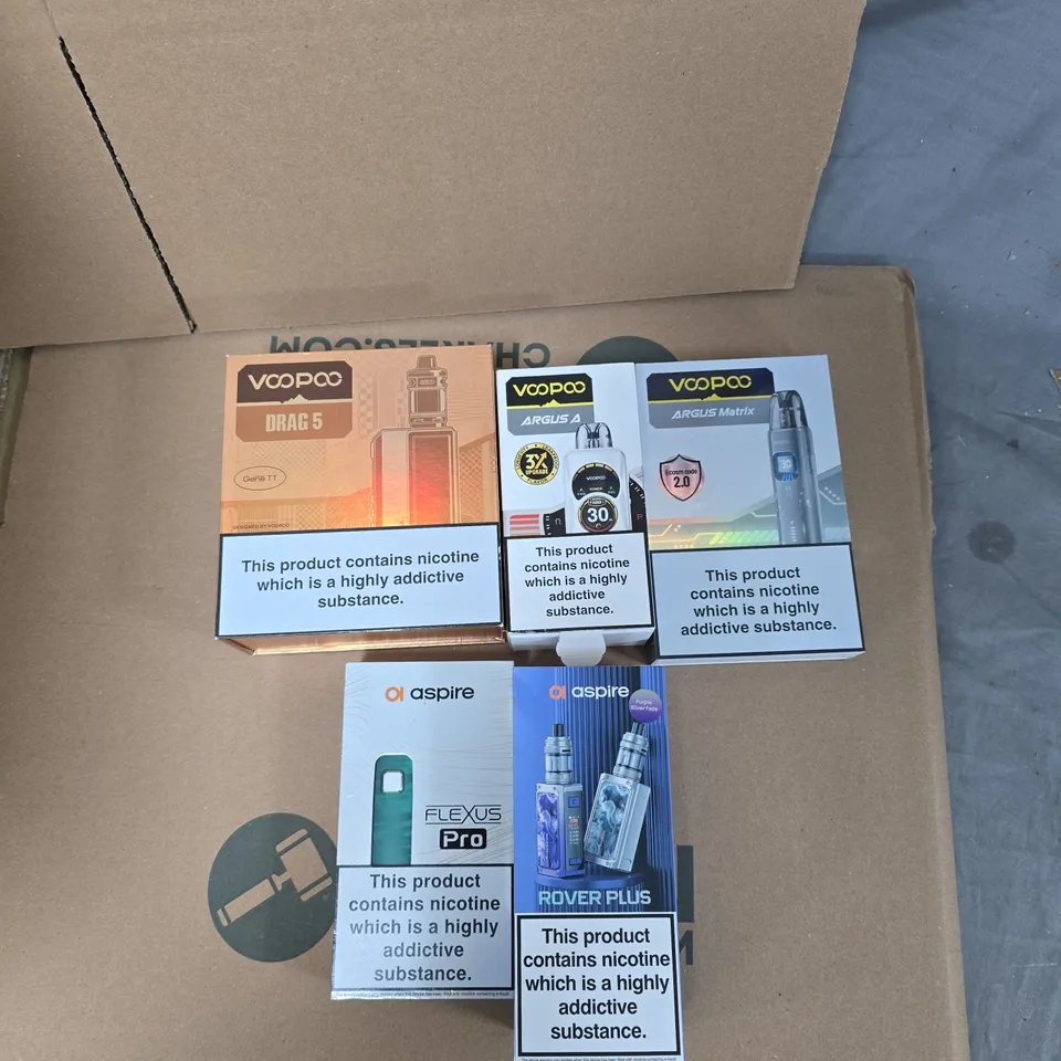 BOX OF APPROXIMATELY 30 ASSORTED E-CIGARETTES AND ACCOMPANIMENTS TO INCLUDE: VARIOUS VOOPOO PRODUCTS 