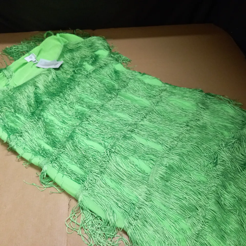 RIVER ISLAND PLUS RETRO ROMANCE DRESS IN GREEN - 22