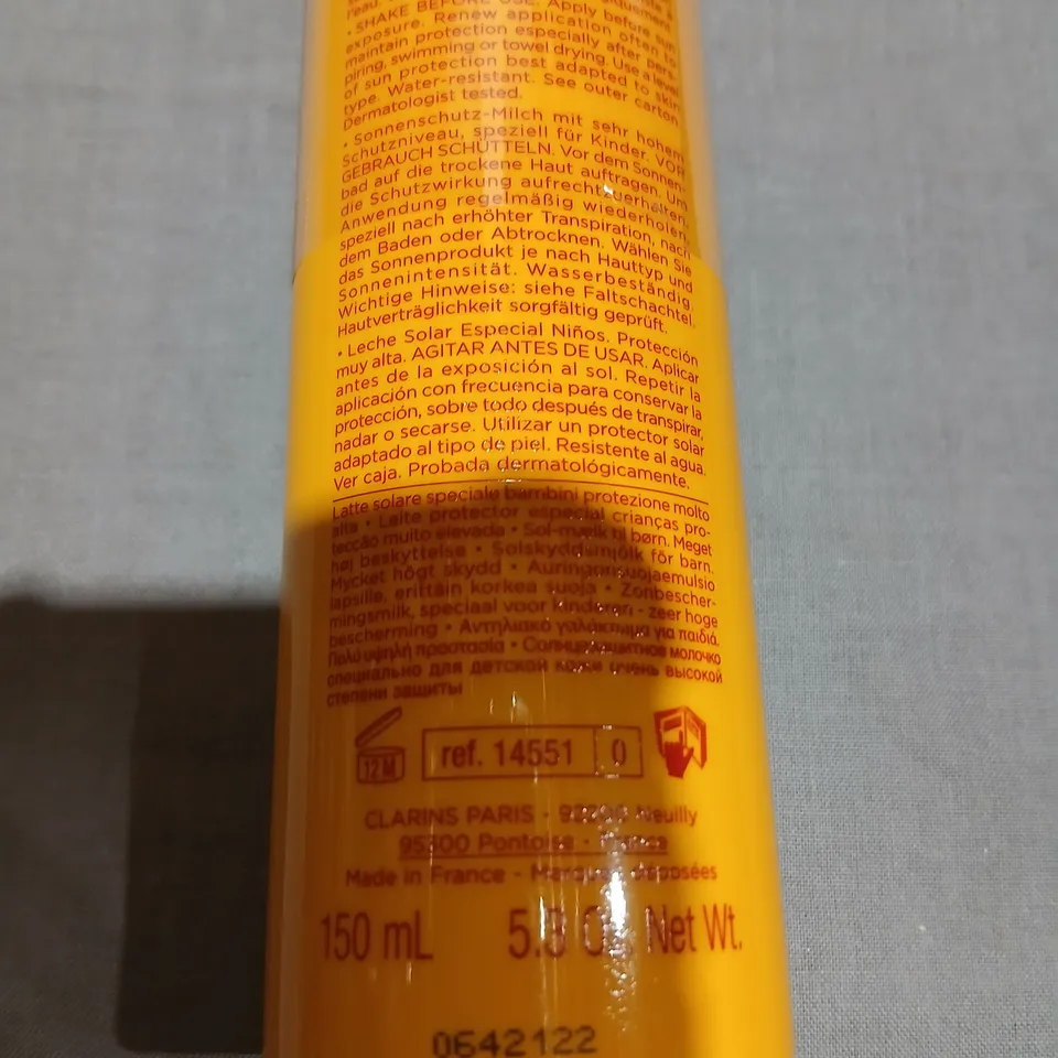 APPROXIMATELY 25 CLARINS PARIS LAIT SOLAIRE ENFANTS – SUN CARE MILK SPF 50+ 150 ML