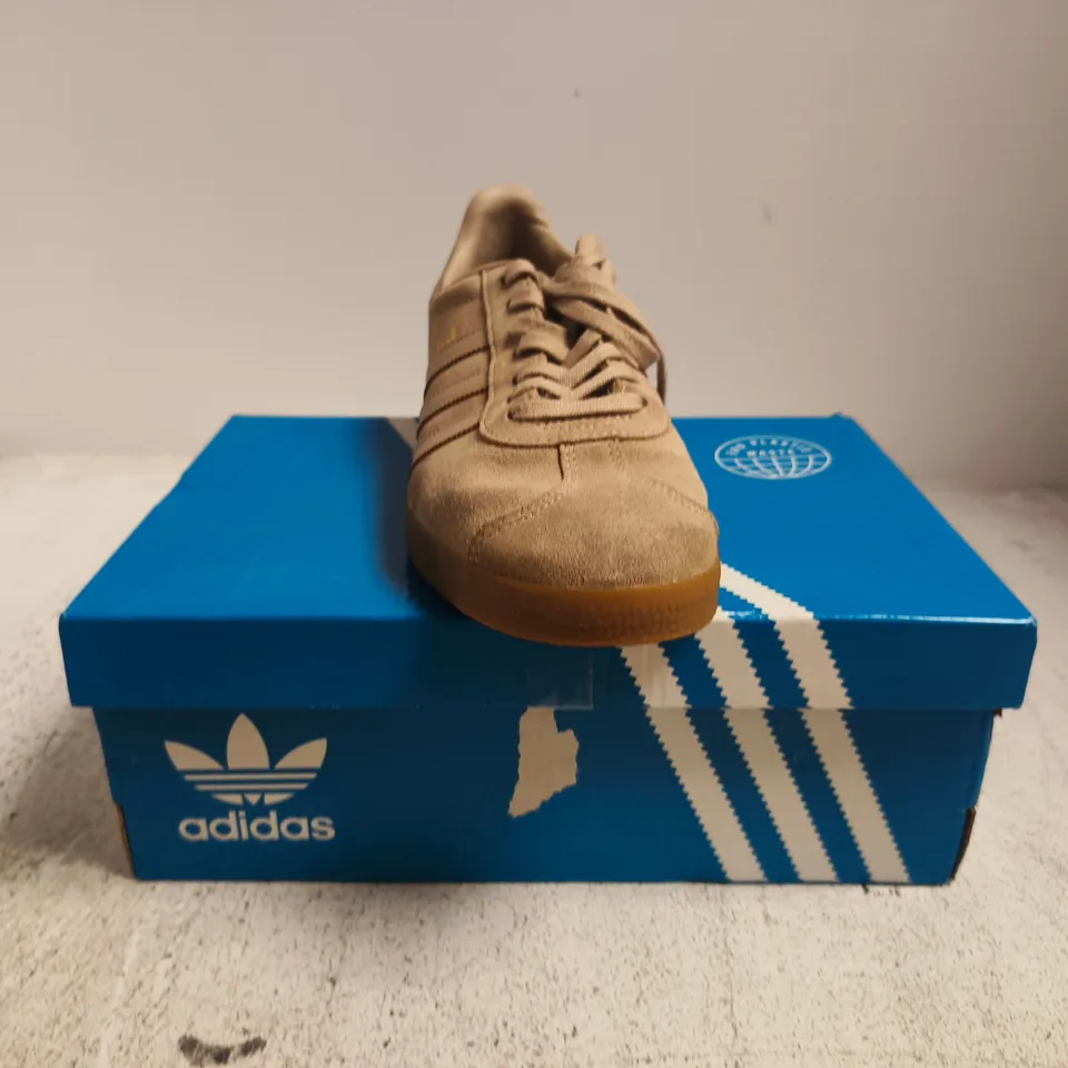 BOXED PAIR OF ADIDAS GAZELLE TRAINERS IN LIGHT TAN SIZE UK 6