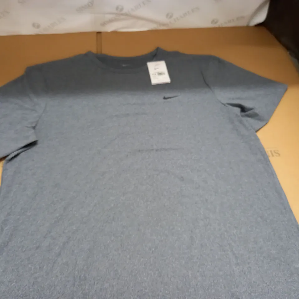 NIKE HYVERSE GREY T-SHIRT - XL