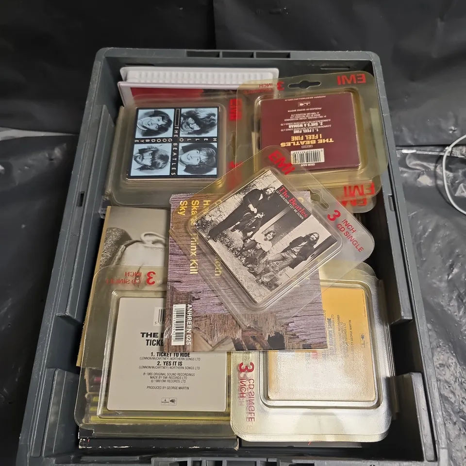 APPROXIMATELY 20 ASSORTED CD ALBUMS TO INCLUDE - THE BEATLES , T2 , ETC 