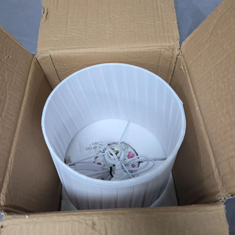 WHITE CYLINDRICAL PLEATED LAMPSHADE 