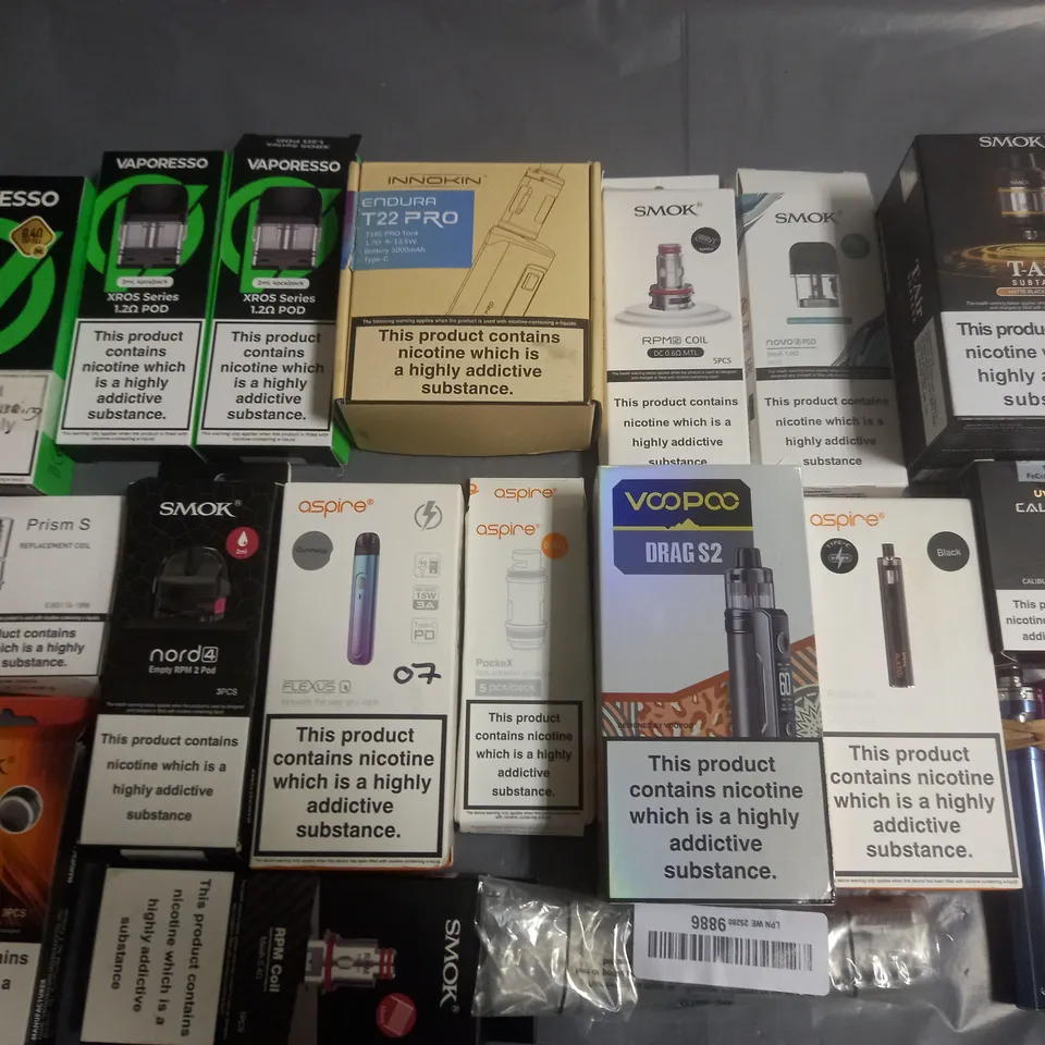 LOT OF APPROXIMATELY 20 ASSORTED VAPING ITEMS AND ACCESSORIES TO INCLUDE VAPORESSO, VOOPOO AND SMOK