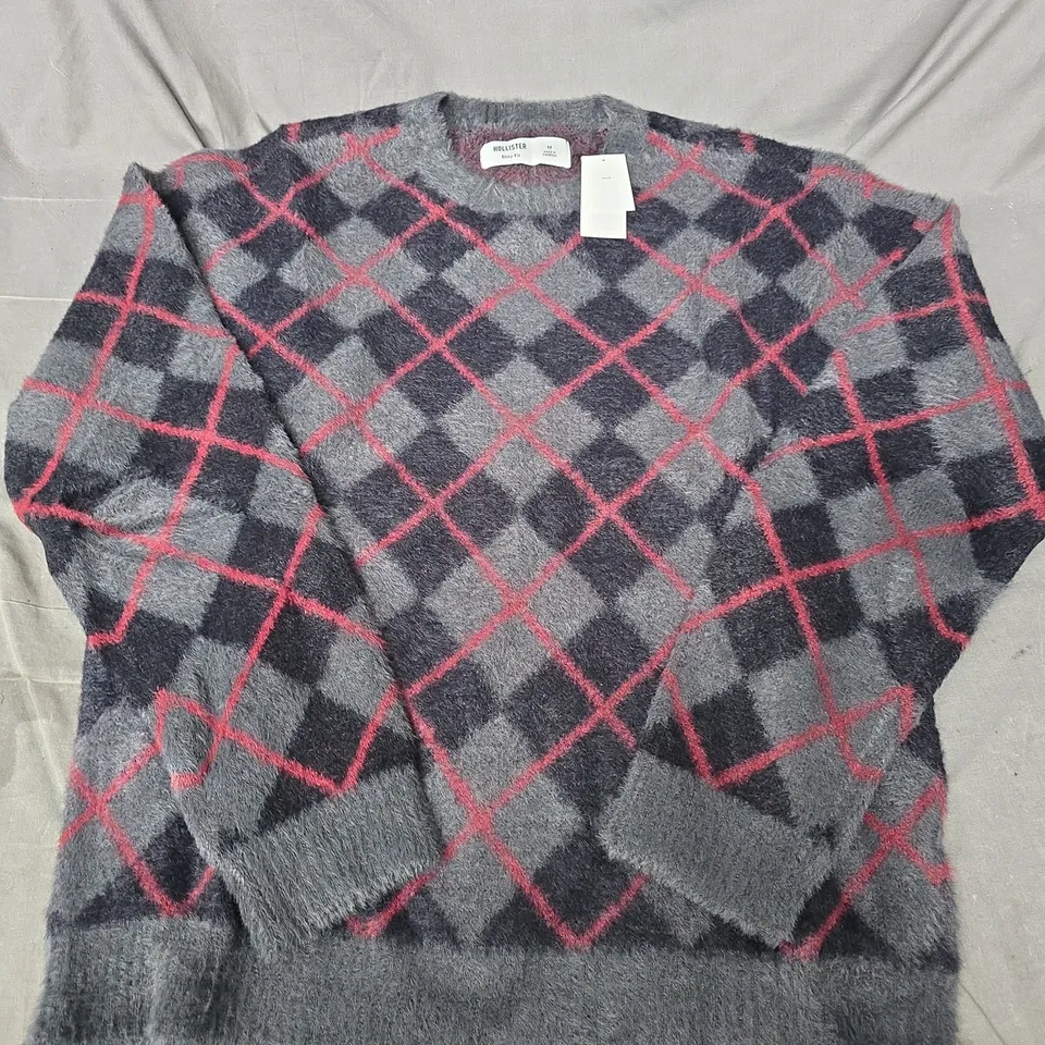 HOLLISTER BOXY FIT JUMPER – GREY/CHARCOAL ARGYLE KNIT, SIZE M