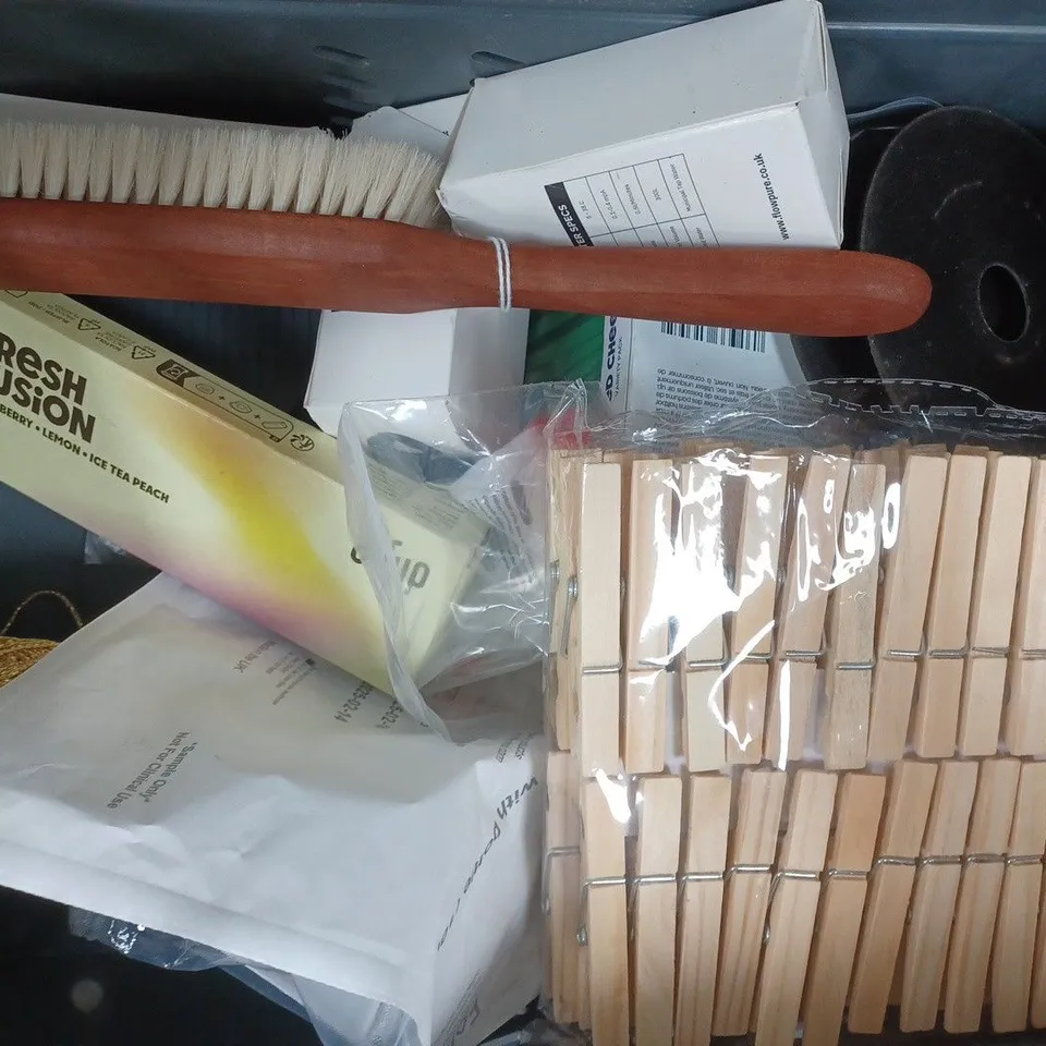 APPROXIMATELY 8 ASSORTED HOUSEHOLD ITEMS TO INCLUDE LAVA LAMP, ESPRESSO MACHINE CLEANER, ETC
