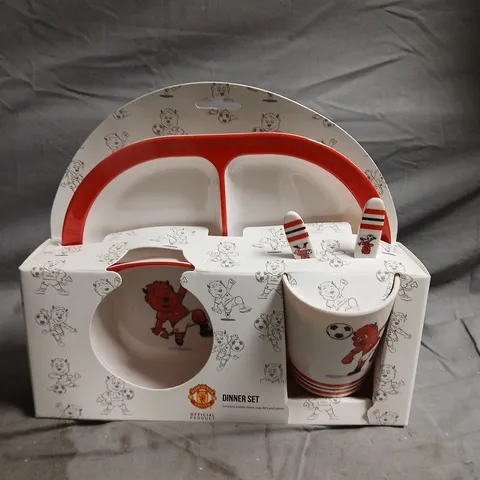 MANCHESTER UNITED CHILDREN'S DINNER SET - PLATE, BOWL & CUP WITH CARTOON BEARS AND FOOTBALL MOTIF