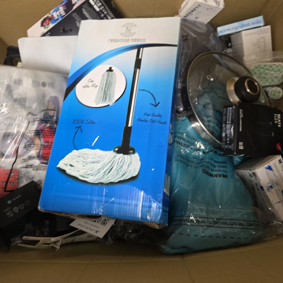 BOX OF APPROXIMATELY 20 ASSORTED BROKEN ITEMS TO INCLUDE - DOUBLE DIP , PROTECTIVE CASE , DURACELL MN21 ETC