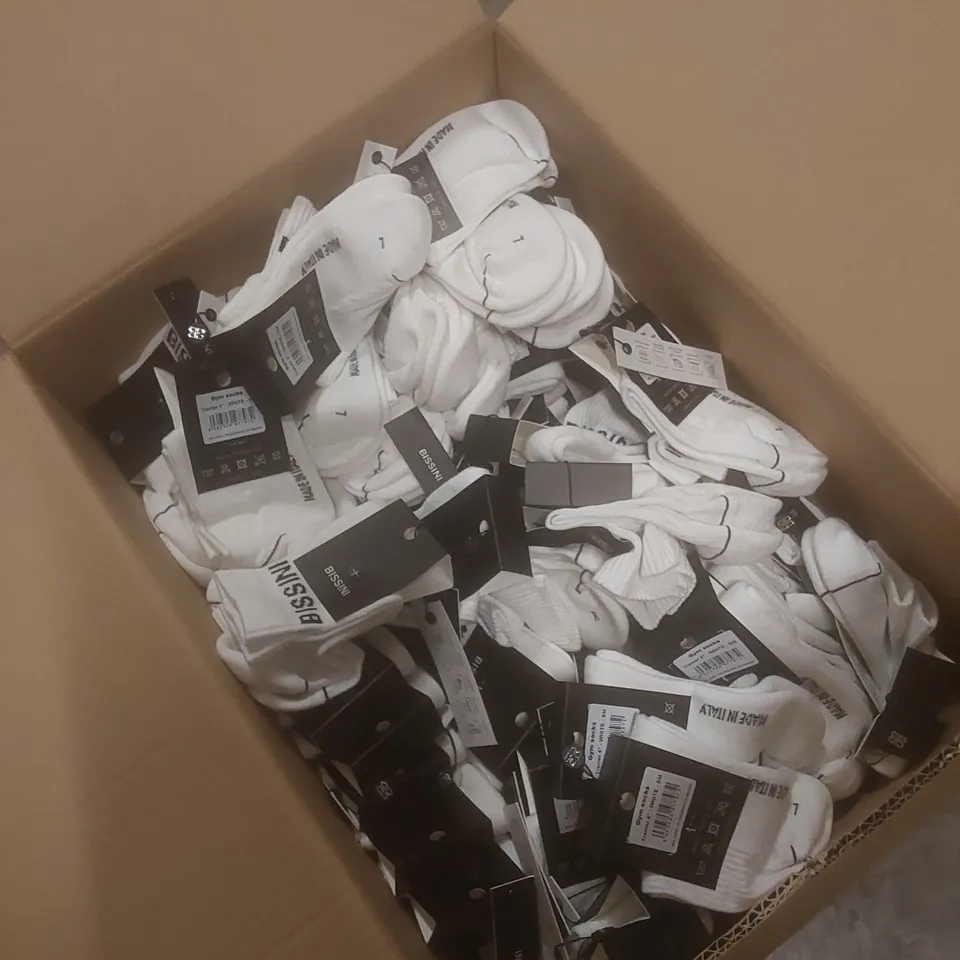 BOX TO CONTAIN A LARGE QUANTITY OF BRAND NEW PAIRS OF BISSINI GYM SOCKS - WHITE // 1 PAIR PER PACK