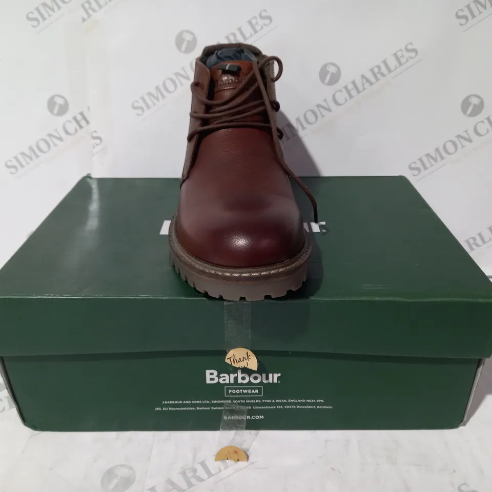 BOXED PAIR OF BARBOUR PEBBLE LACE UP SHOES IN BROWN UK SIZE 8