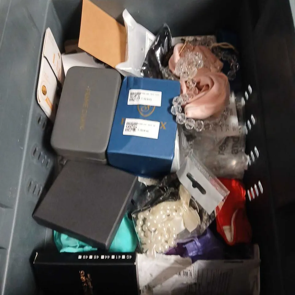 BOX OF ASSORTED JEWELLERY & BEAD ACCESSORIES 
