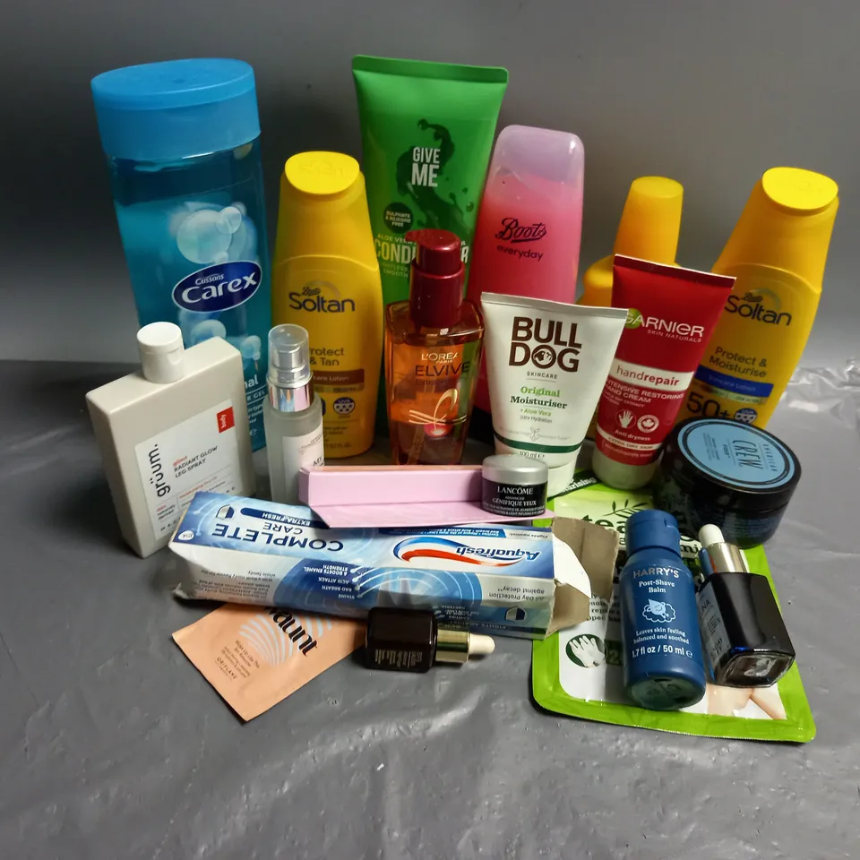 APPROXIMATELY 20 ASSORTED HEALTH AND BEAUTY PRODUCTS TO INCLUDE LOREAL ELVIVE EXTRAORDINARY OIL, GRUUM MOISTURISING DRY OIL, GIVE ME CONDITIONER