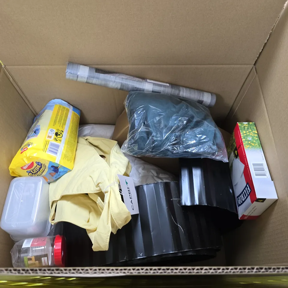BOX OF APPROXIMATELY 15 ASSORTED HOUSEHOLD ITEMS TO INCLUDE DOUBLE WELLINGTON PLANTER, BLUE VINYL GLOVES AND A BABY CARE KIT