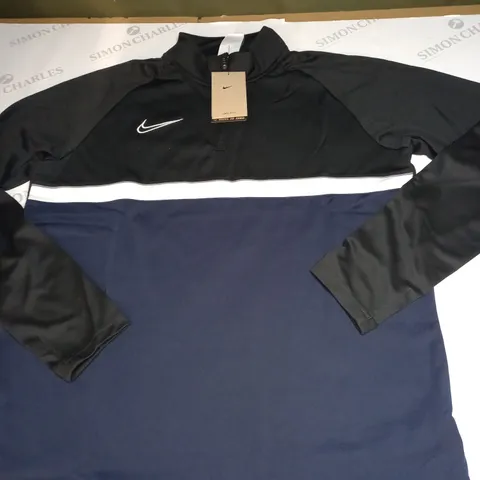 NIKE 1/4 ZIPPED FUNNEL SHIRT SIZE L 