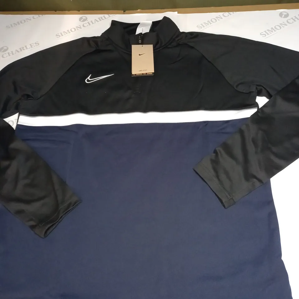 NIKE 1/4 ZIPPED FUNNEL SHIRT SIZE L 