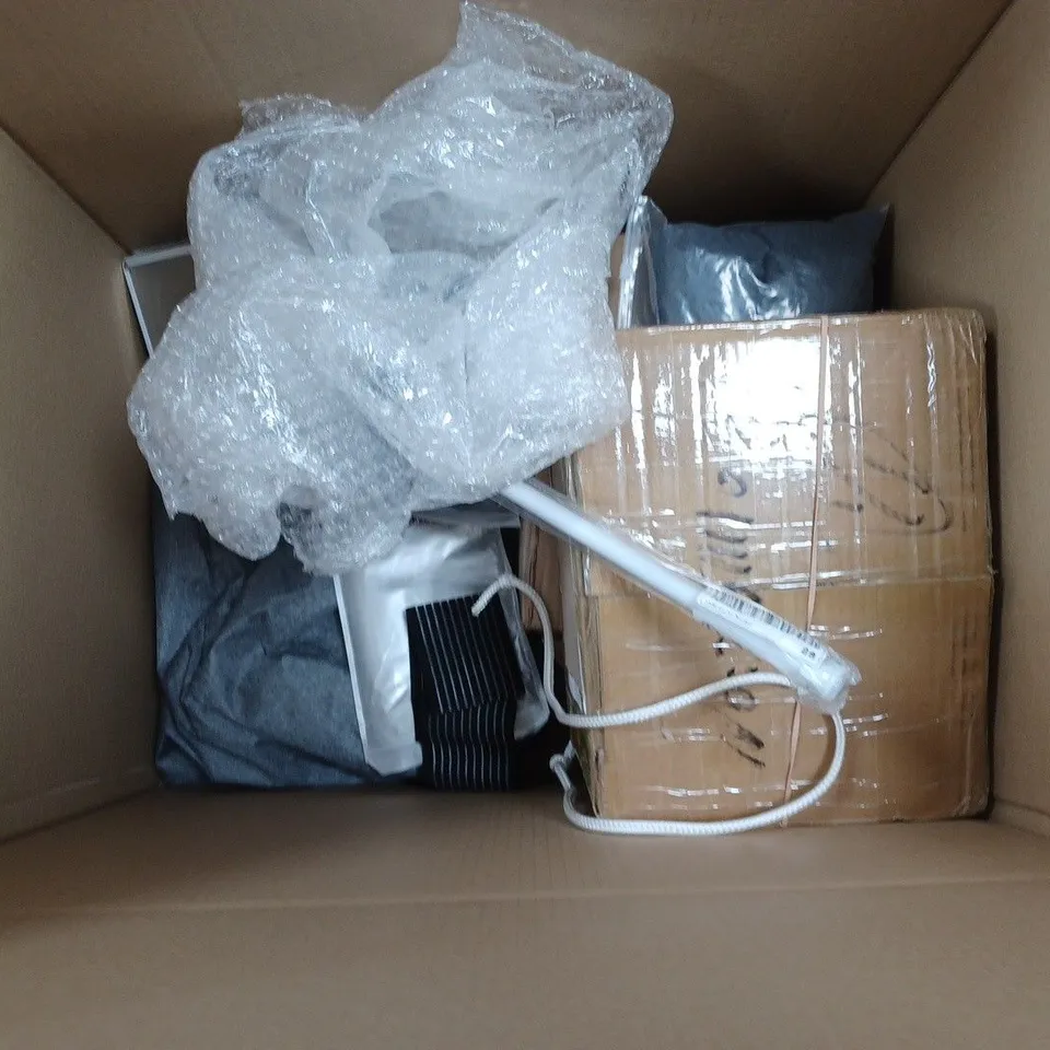 APPROXIMATELY 6 ASSORTED HOUSEHOLD ITEMS TO INCLUDE EH BORO CASNISTERS, THINLINE TUBING, BREADBIN, ETC