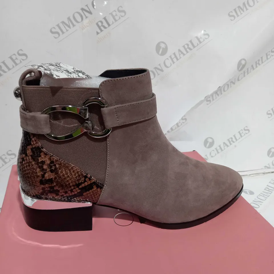 MODA IN PELLE TYANNA ANKLE BOOT MUSHROOM SUEDE - UK SIZE 8