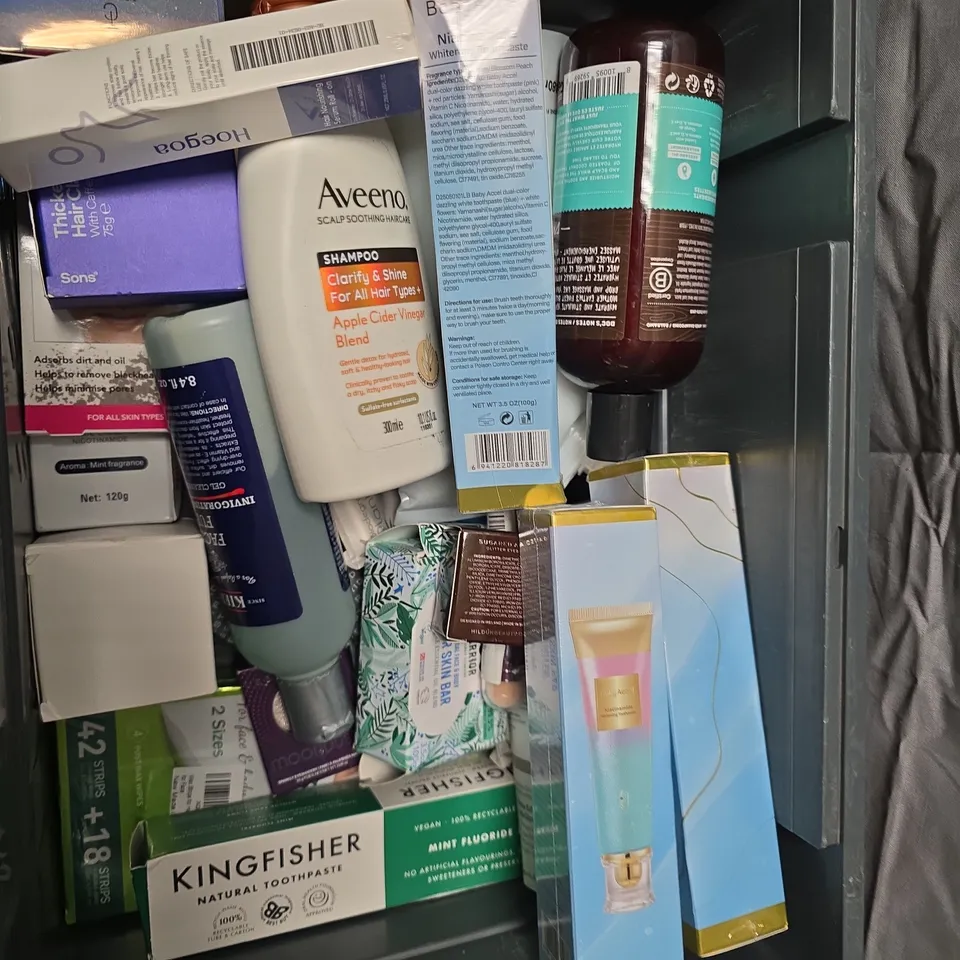 Health & Beauty assortment: Aveeno Scalp Soothing Shampoo, Kingfisher Toothpaste, Dermatica Cream & skincare