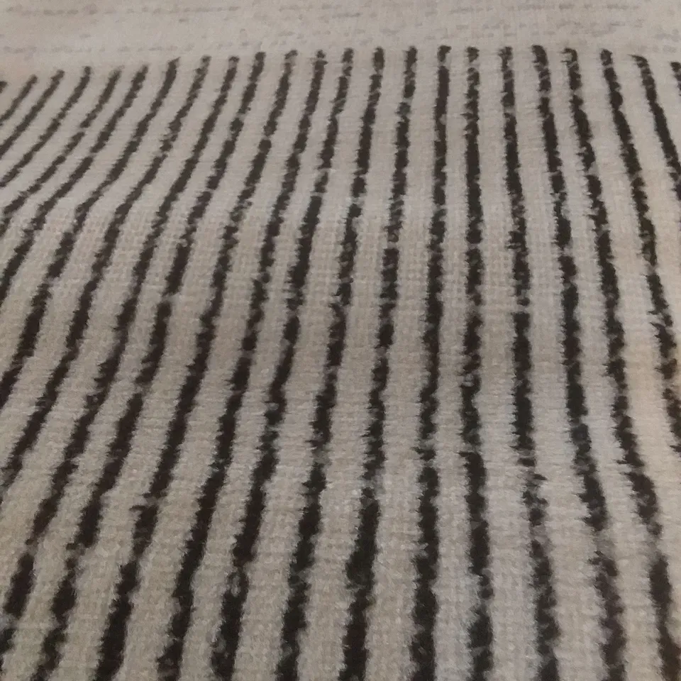 CORUM BLACK IVORY RUG - 6'7" X 9'