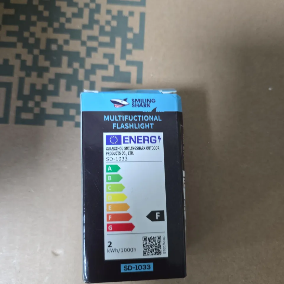 TOTE OF APPROXIMATELY 10 ASSORTED LIGHTING PRODUCTS TO INCLUDE: MULTIFUNCTIONAL FLASHLIGHT