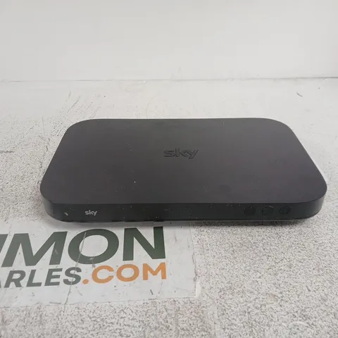 SKY 1TB SET-TOP BOX (ES340A-D8) BOXED WITH PLUG AND REMOTE CONTROL