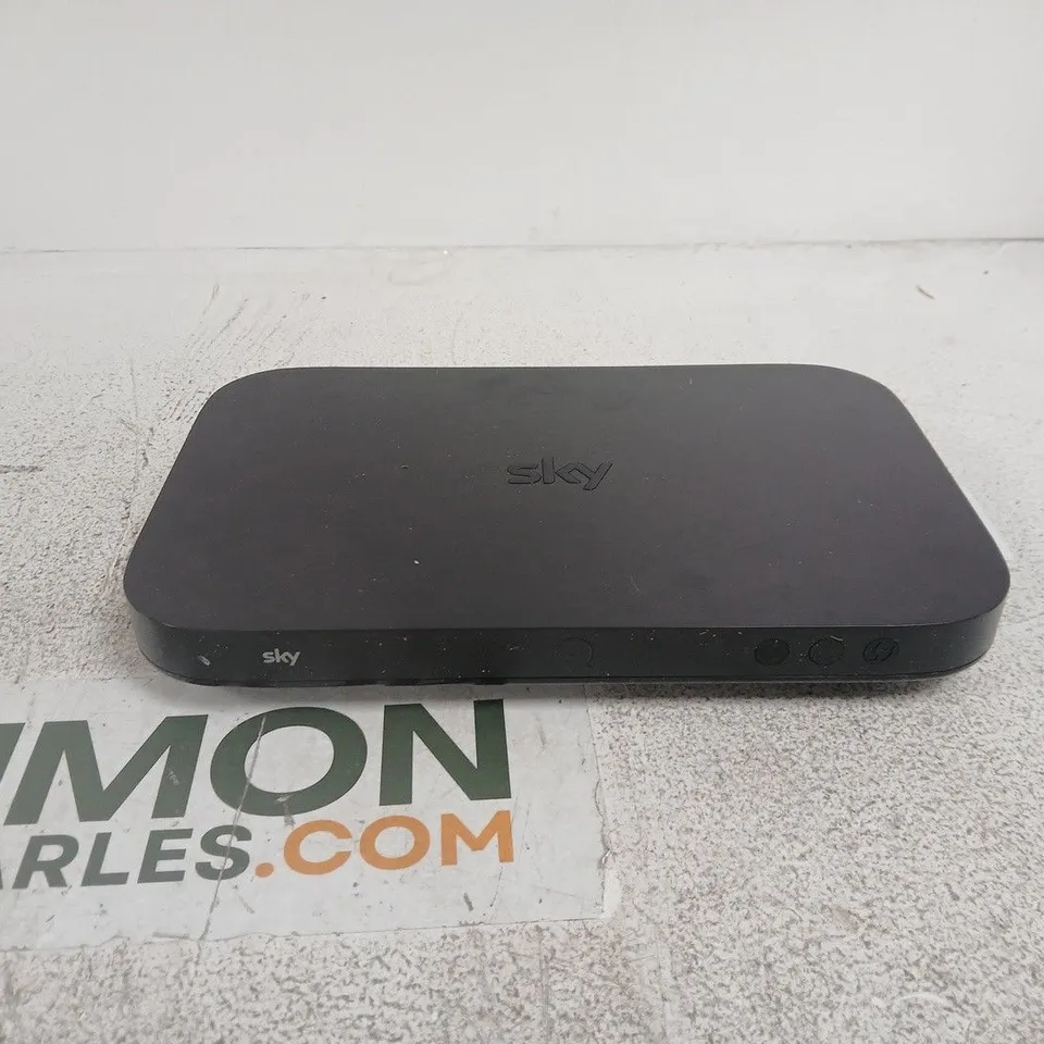 SKY 1TB SET-TOP BOX (ES340A-D8) BOXED WITH PLUG AND REMOTE CONTROL