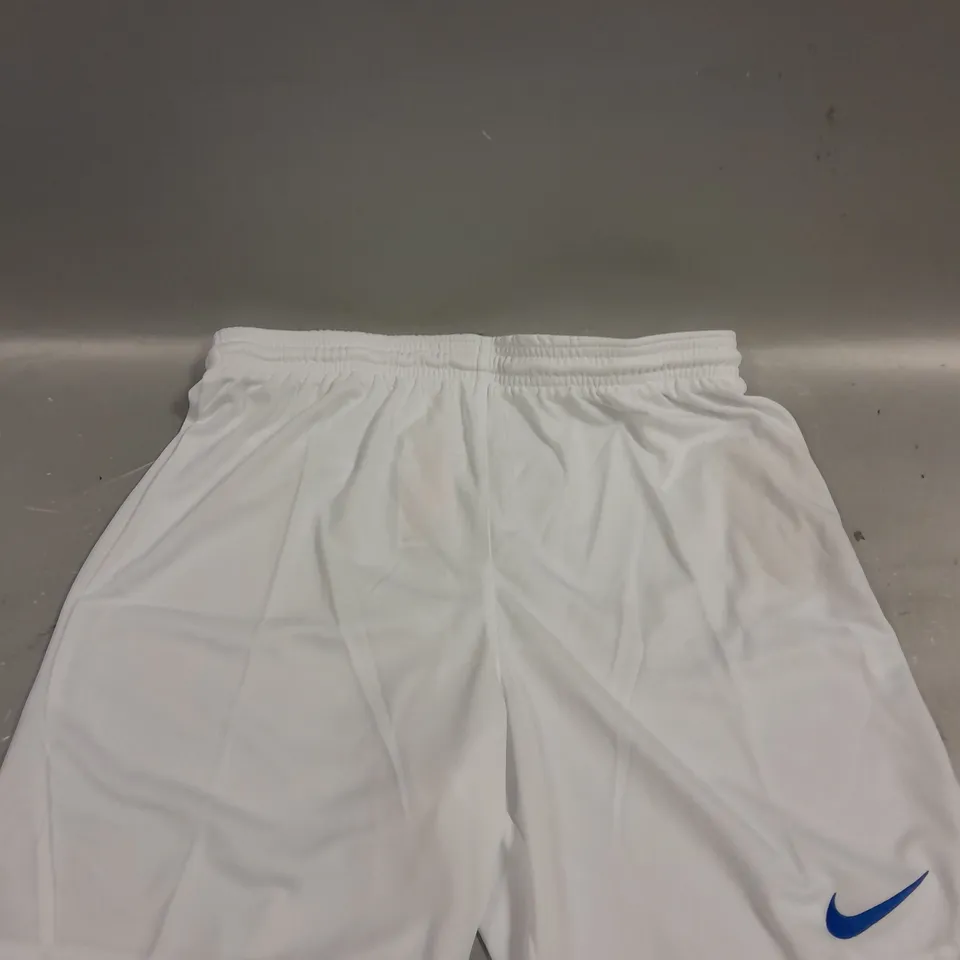 NIKE DRY PARK III CHILDRENS SHORTS IN WHITE - XL