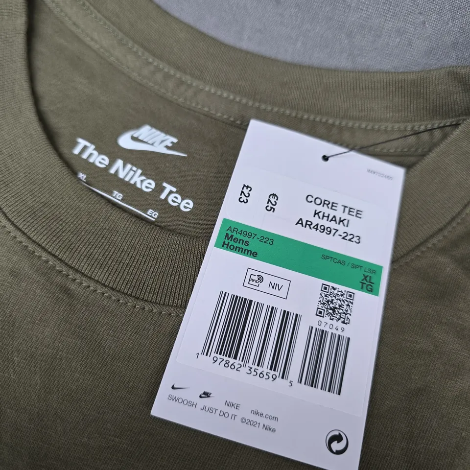 NIKE CORE TEE KHAKI – MEN'S XL (AR4997-223)